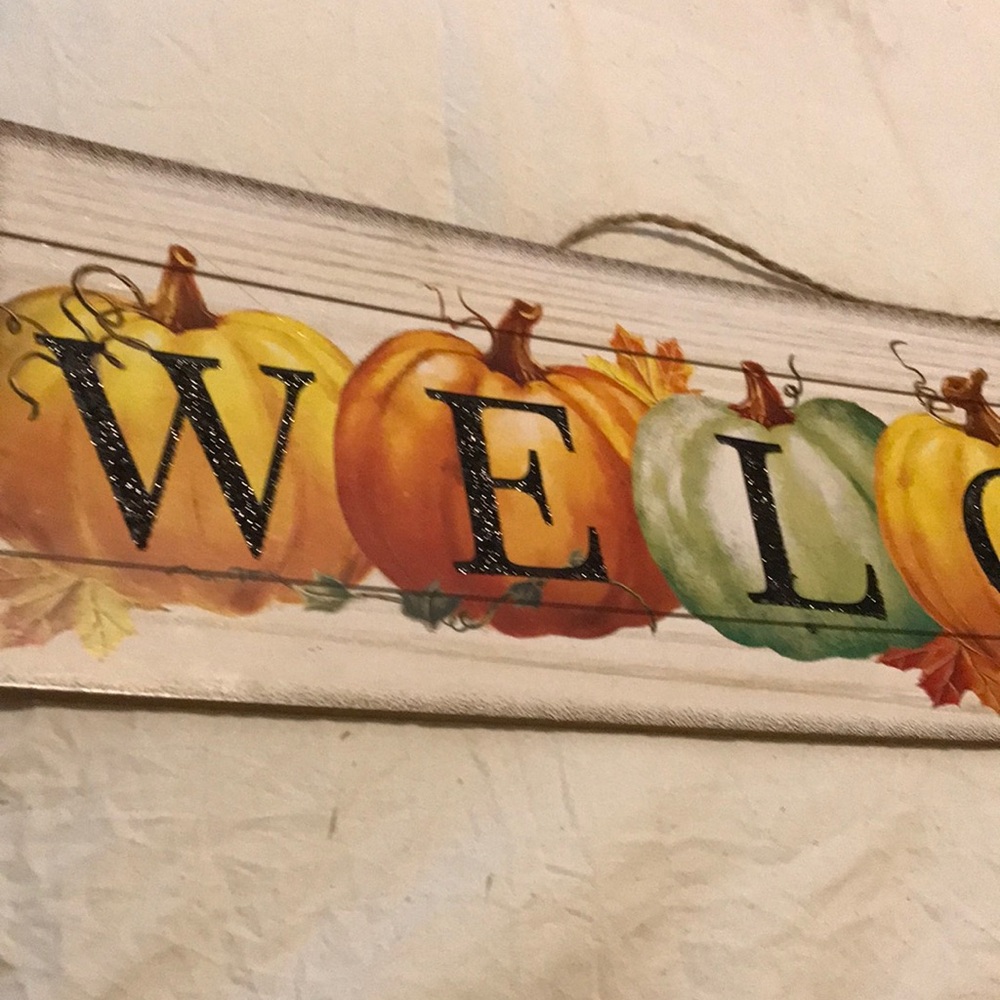 Lightweight Autumn Welcome Sign W/ Pumpkins